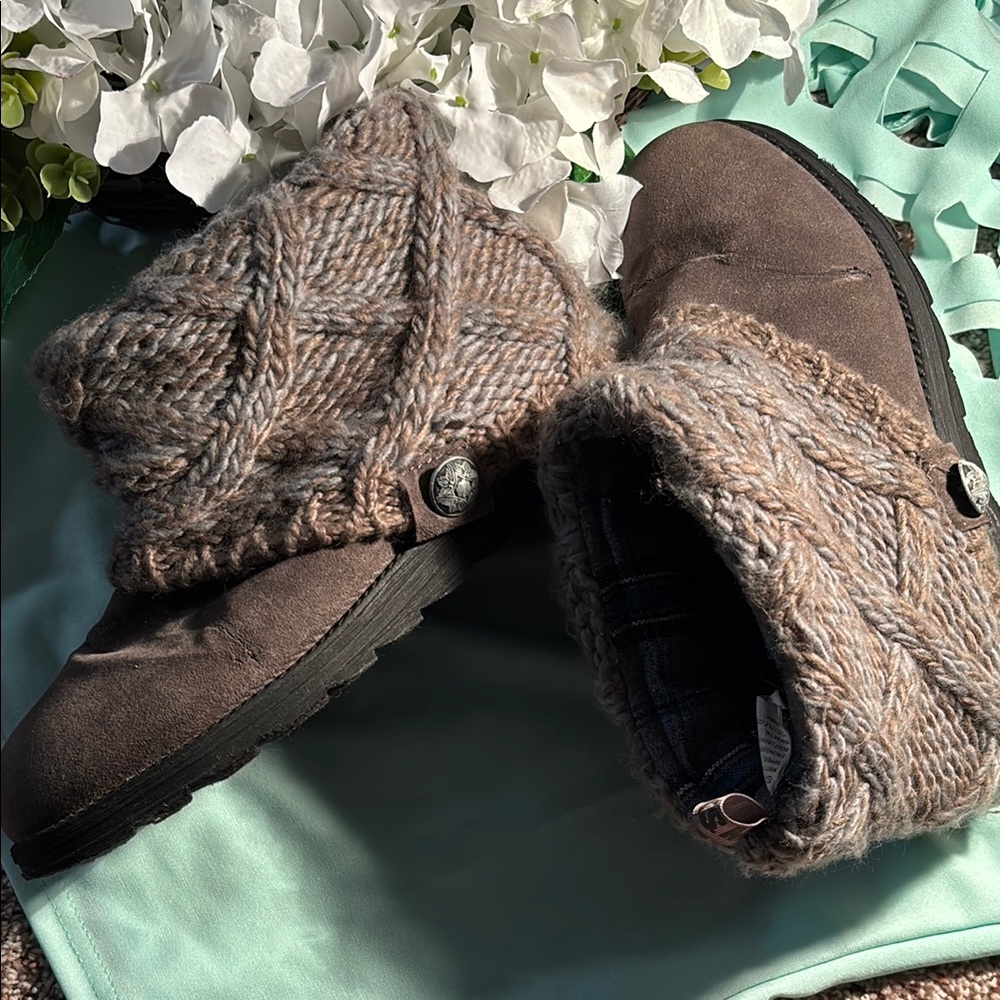 Muk Luks winter ankle boots